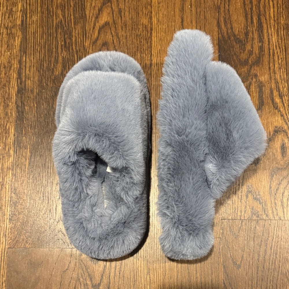 Cozy Gray/Blue Faux Fur Slippers